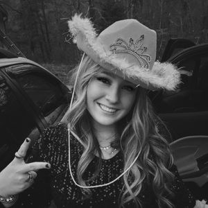 Meet your Posher, Daniel g